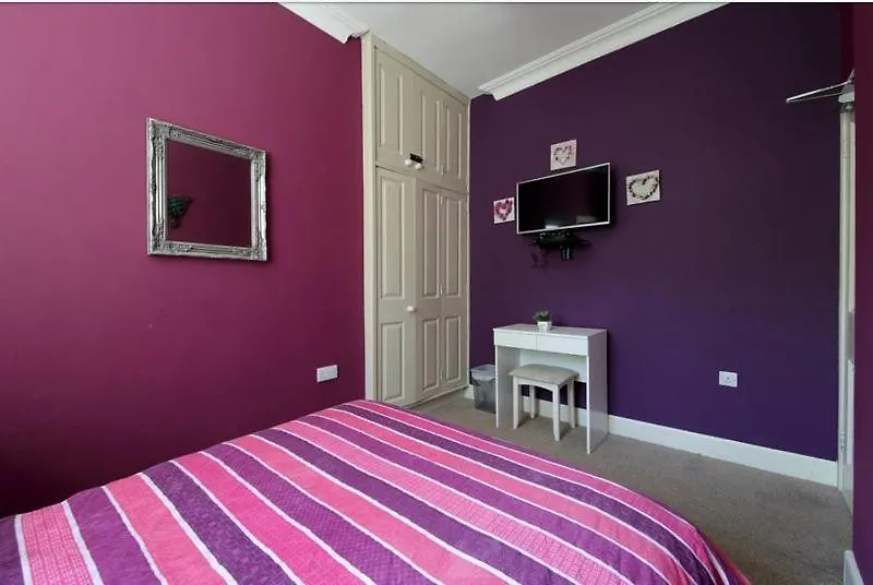 فندق Edinburgh Drumdryan Central Apart