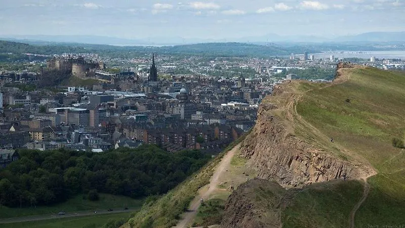 Edinburgh Drumdryan Central Apart
